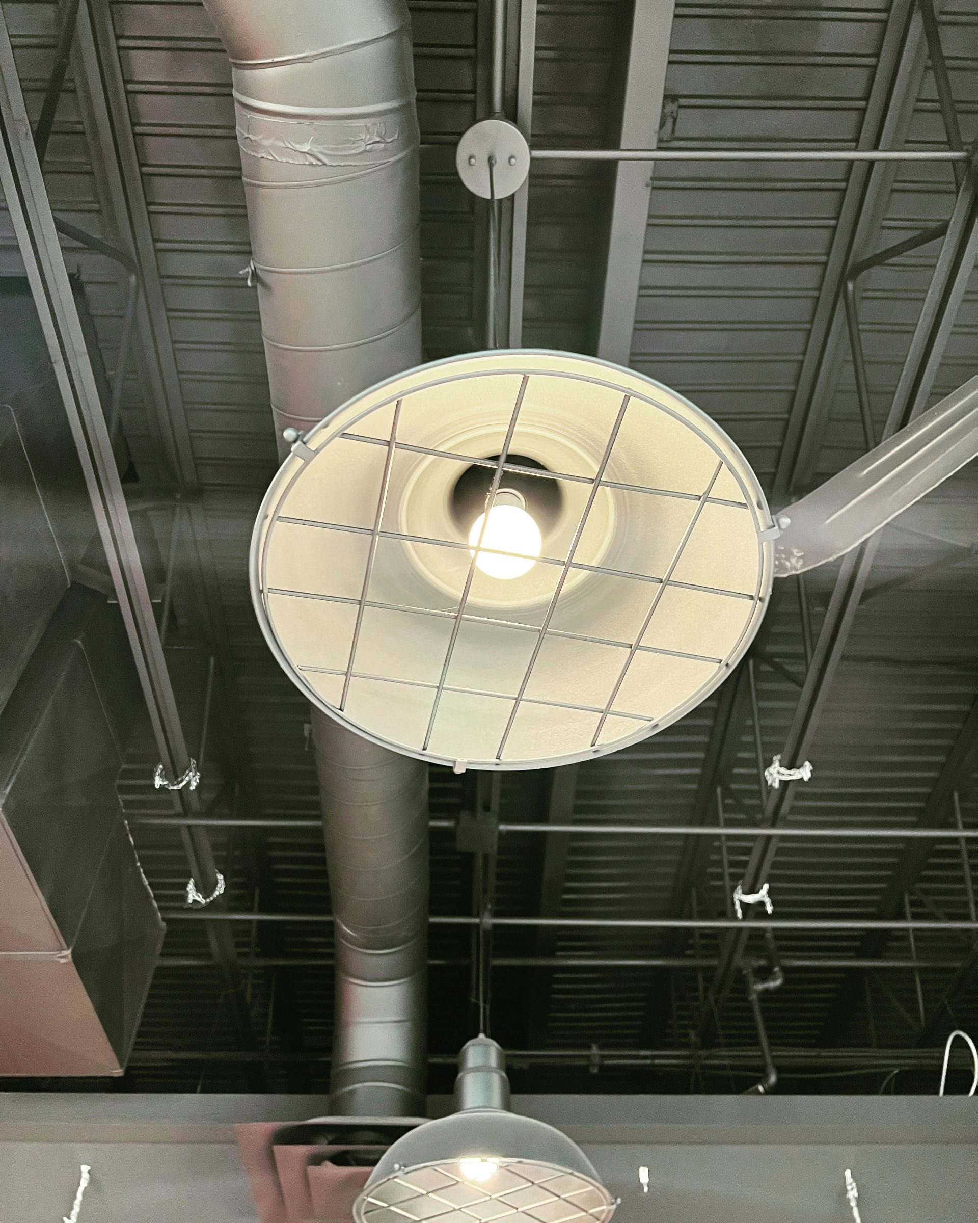 Un gran fan en una habitación